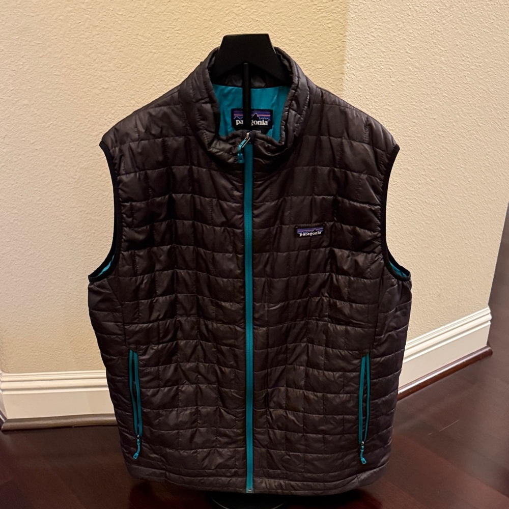 Patagonia Men's Black and Teal Nano Puff Vest